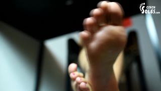 Czech SolesUnder The Office Desk And At Her Sexy Feet And Heels (Boss Feet, Soles) - 1080p-8