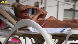 BeachJerk lazy-blonde 4k-6