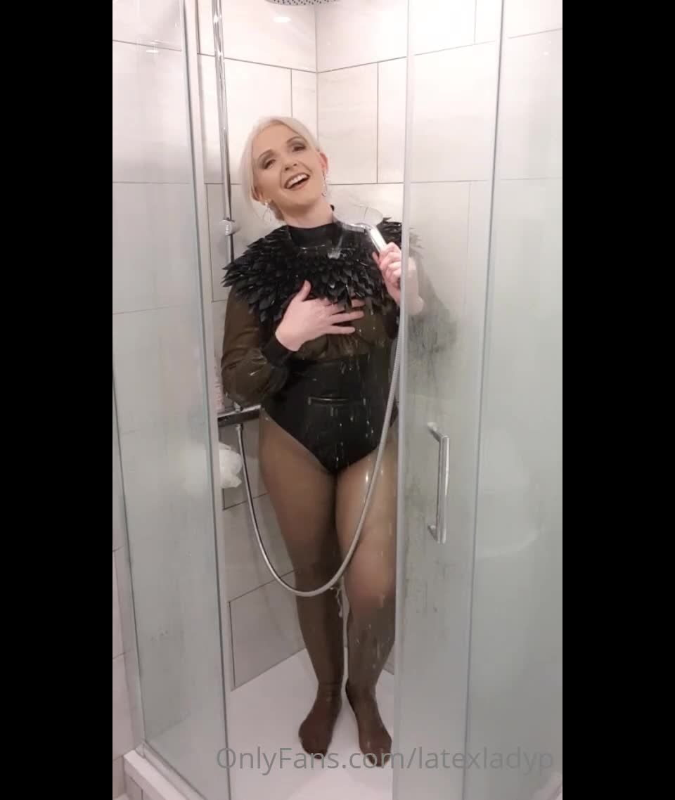 Latex Lady P () Latexladyp - cooling off in the shower 30-12-2020