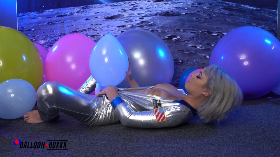 Gabbie Carter - Space Ballons - Solo