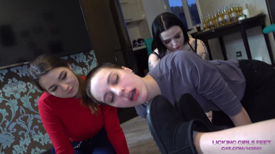 Licking Girls Feet – NICOLE – Everybody Wants To Worship Nicole’S Feet – Foot Worship And Humiliation 4K - (Webcam)