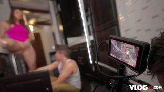 Sophia Burns - Curvy Sophia Burns Cant Hide Her Lust And Seduces Handyman-2