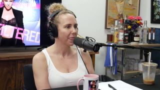 Holly Randall 5e84279e1eef72cbc172a source-4