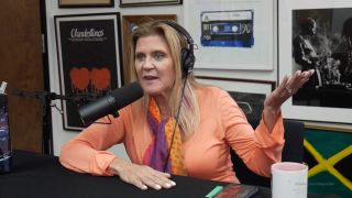 Holly Randall 5e84279e1eef72cbc172a source-6