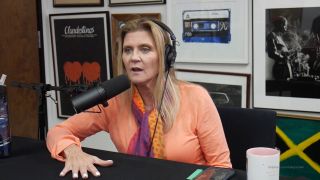 Holly Randall 5e84279e1eef72cbc172a source-8