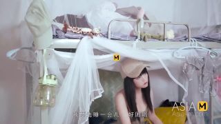 6229 Finding A Suspicious Item In The Girl-2