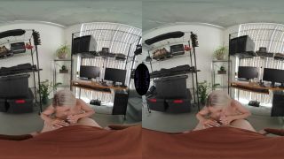 Yes Boss Skylar Vox on the Mic - Skylar Vox Oculus Go 4K-2