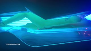 online porn clip 1 dee williams femdom fetish porn | Lindsey Leigh – Tanning Salon Side Boob | fetish-7