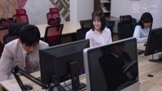 Reverse NTR The ultimate office affair where a junior keeps (Squirt) Remu Suzumori-1