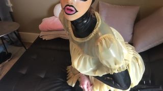 mdollbot 2022-03-21 Oh goodness  It s the nightie set  I love it  I made a vide   29c357-1