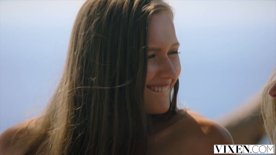 6206 Best Friends Share Everything When On Vacation