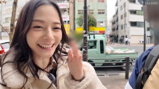 [4K]FNS-025 「いまから私とキスしてみませんか？」吉高寧々がいきなり素人さんを逆ナンパ！街中でキス 30 秒で勃起したら合格、さらにお部屋で言葉責め手コキに耐えられたらご褒美SEXあげちゃいます。-1