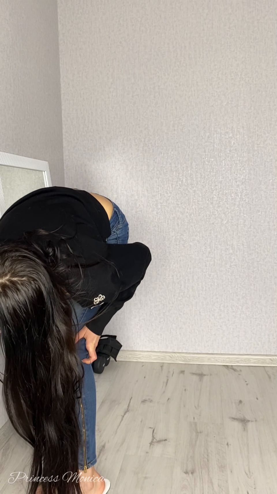 Princess Monica H265 Princess Monica - Housemaid teasing game (id 2718347)