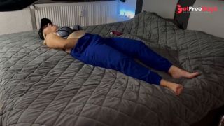 [GetFreeDays.com] Masturbieren auf dem Bett im BH. Multiple Orgasmen Vorspiel vor dem unglaublichen Sex mit Clyde Sex Video June 2023-3