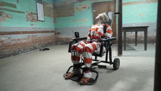 GotCuffs_Claire_Irons_First_Arrest_4-7