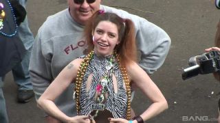 Milfs Show Off Their Big Boobs For Beads At Mardi  Gras-5