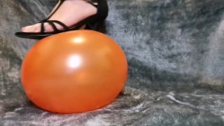 M@nyV1ds - Lexi Snow - Balloon Popping with black heels-0