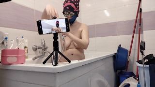 Big Nipples Amateur wife shaves her pussy hair.-3