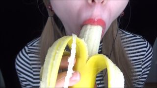 Peas and Pies bright lipstick BANANA sucking sounds-3
