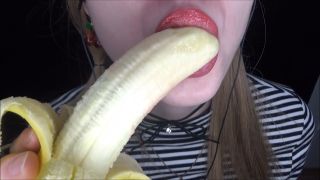 Peas and Pies bright lipstick BANANA sucking sounds-5
