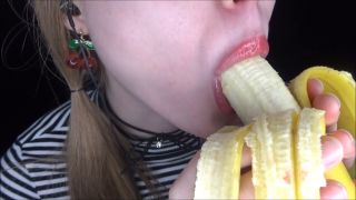 Peas and Pies bright lipstick BANANA sucking sounds-9