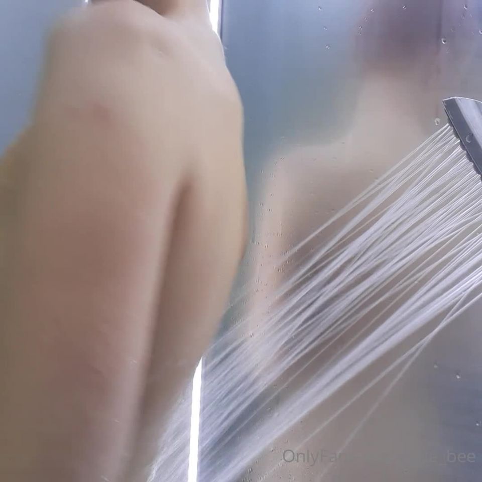 Little Bee Littlebee - dirty bad girl need shower p 05-06-2020
