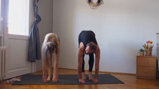 Workout Yoga Exercise Together For The First Time-4