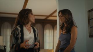 Isabella Farrell, Caitlin Stasey - Bridge and Tunnel s01e03 (2021) HD 1080p - (Celebrity porn)-3