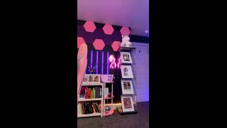 Violet Brandani QufkwP5PvnNOuioWfkVyhF9hORMP00Rw-2