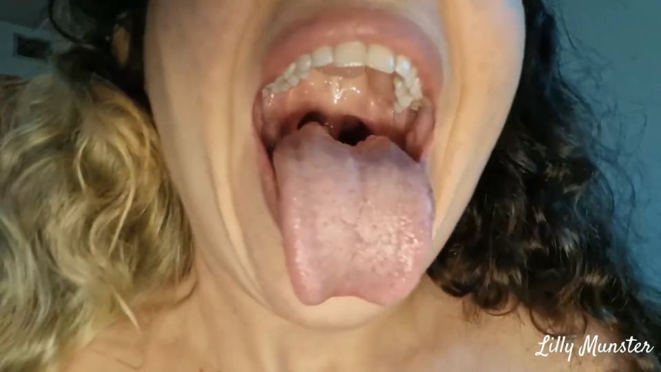 Lilly Munster - Giantess Finds And Vores Tiny Men (Fetish porn)