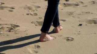 Julia Jordan FOOT PLAY in the SAND - European-9