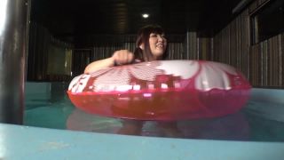 [FC2_PPV-1010247] 【個人撮影】スクール水着プールサイドで♥♥♥♥♥おまんこクリトリス気持ち良過ぎて絶頂アヘ顔隠しきれないムッツリ淫乱娘【モザ無】おまけ写真集有 - Japanese-1