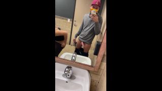 [Amateur] Restroom Creampie Quickie-9