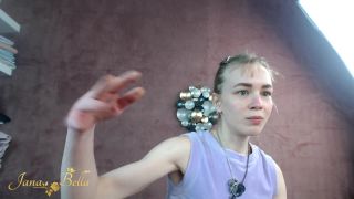 Mädchen mit Verstopfung/Constipated girl (Release date: ...-3