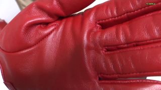 [K2S.CLUB] Lady_Victoria_Valente - Intensives Schn?ffeln an Meinen Roten Lederhandschuhen - FullHD 1080P-7