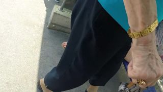 Best 2018 sexy teen milf legs crossed toes amar voyeur candid feet 43!-3