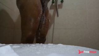 Lyoma skhant w ana ndkhol hamam ou jabt rass wana na7sal-7