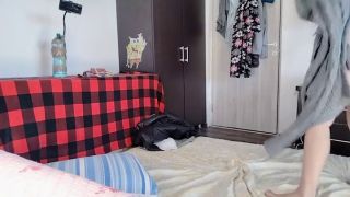 PinkyMadame - Une femme amateur s'amuse à essayer des vêtements et à les couper. Une femme amateur danse nue dans-6