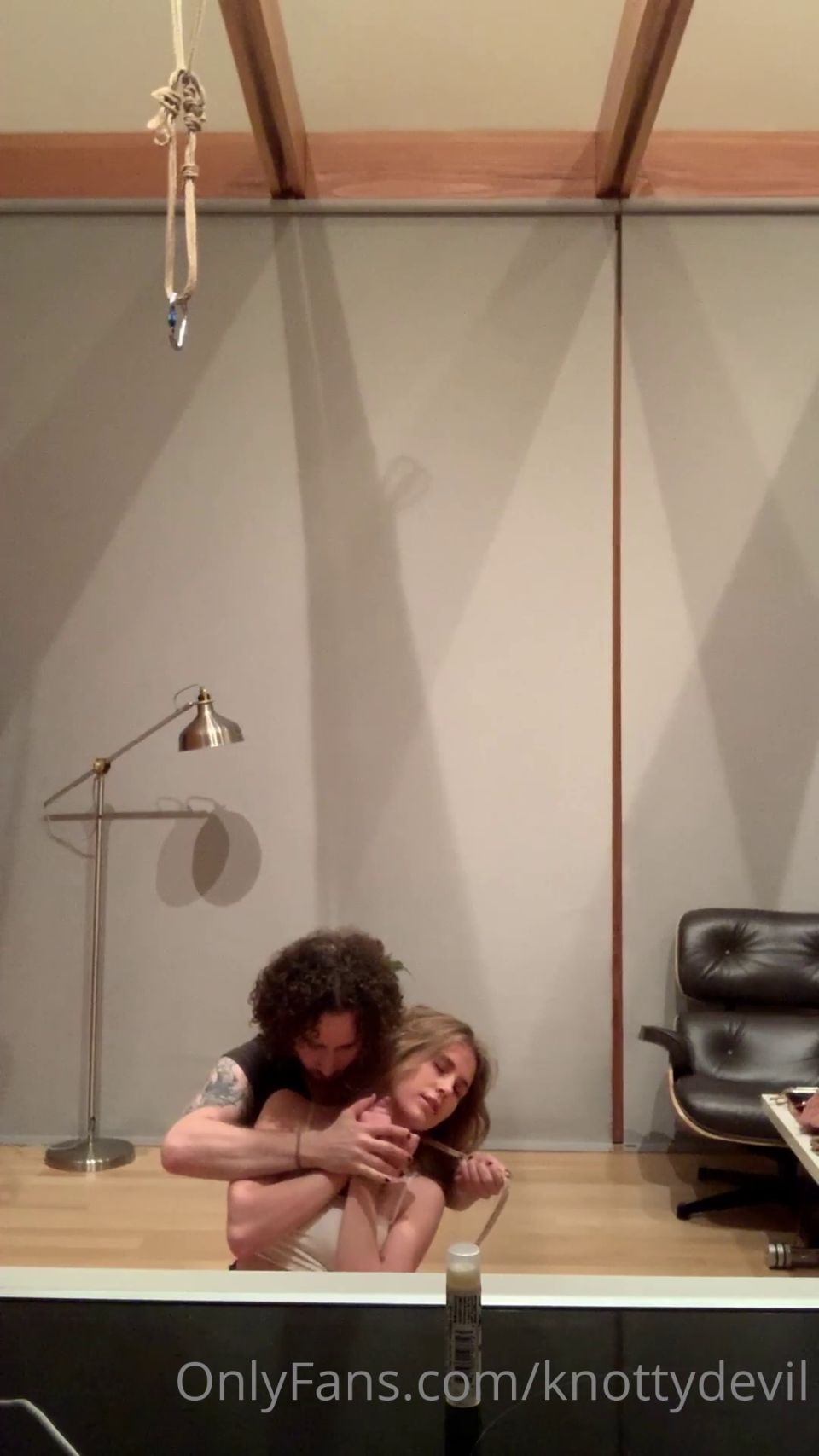 knottydevil 2020-08-27_This_is_from_a_year_ago_when_fifisprouts_and_I_got_to_tie_t.._147d 