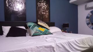 Madison Miullers - My girlfriend sends me a hot video showing her ass.-2