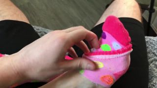 Your step sister finds out you love feet and lets you cum on hers 4k-0