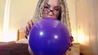 Badassbitchvip - big violet balloon blow to pop 18-09-2021-1