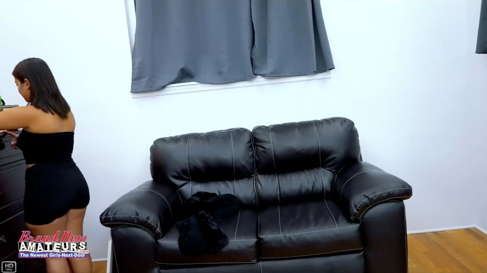 Kitty Liv - Petite Lil Kitty Liv Pops By!! 2025-09-29 1080p HEVC x265