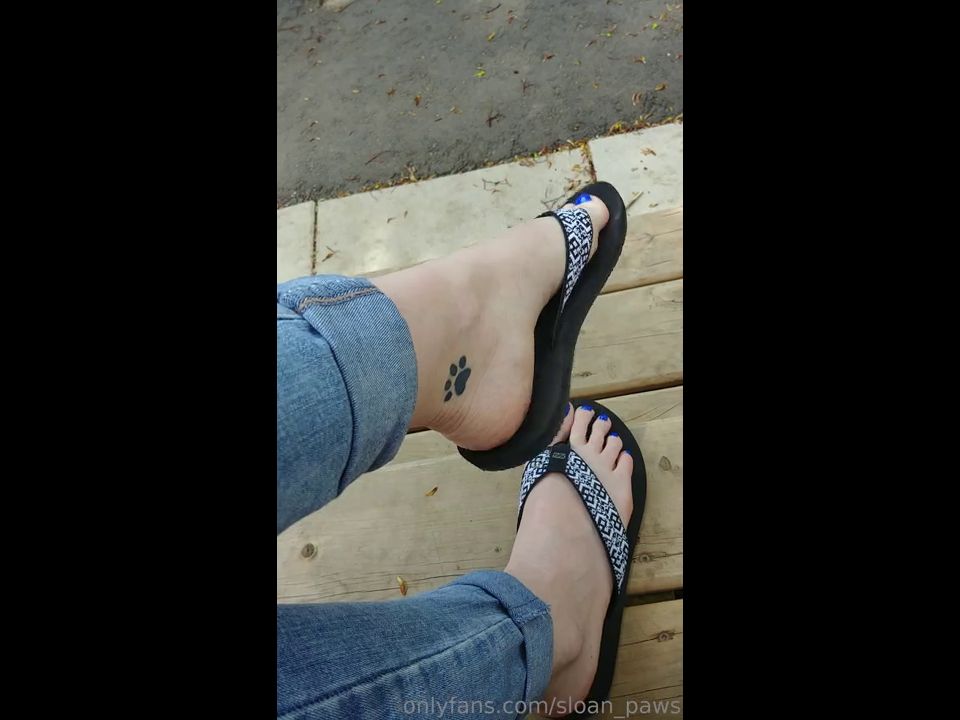 Fetish porn Sloans Paws Sloans Paws aka sloan_paws - 06-01-2019 OnlyFans Video - Watch me dangle my favorite pair of flip flops video