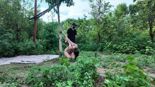 一绳所爱 雯雯雨后野外绳虐 (Asian girl porn)-1