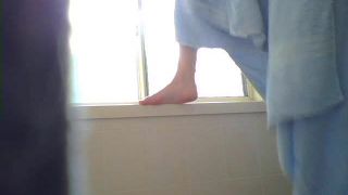 sister_in_bathroom-5