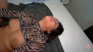 [K2S.CLUB] Jenny_Stella - WEHRLOS fixiert - Gewürgt und zum Orgasmus getrieben - HD 720P-5