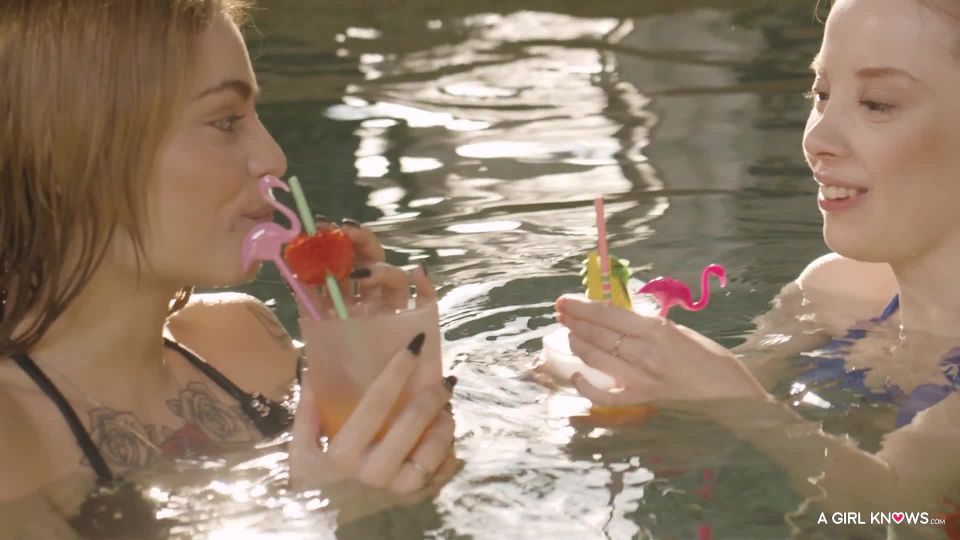 Lottie Magne, Clara Mia - Poolside Orgasms - FullHD 1080P