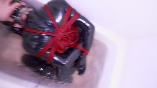 Fantia jp DDD04004120 (Rubber Bondage Bath) ラバー緊縛風呂 ショート２-6