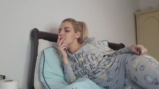 online video 40 Bad Dolly – Smoking a Joint in Bed | joi | big ass porn fetish master-5